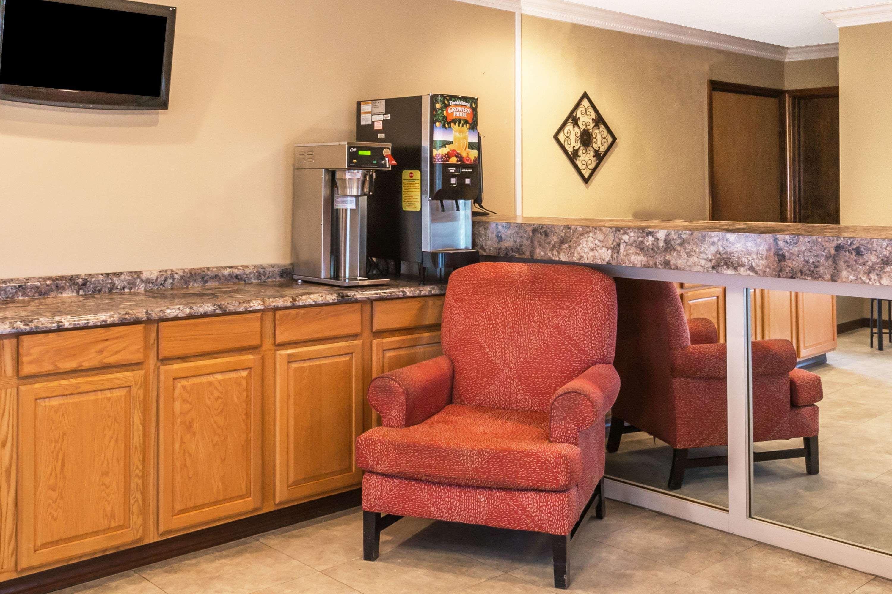 Days Inn By Wyndham Madison Buitenkant foto